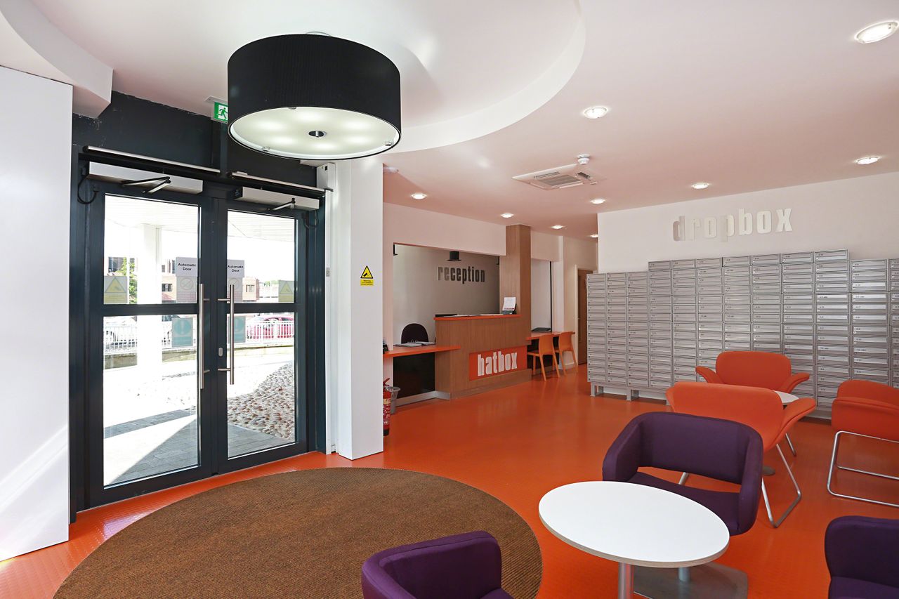 Image of Hatbox, Luton