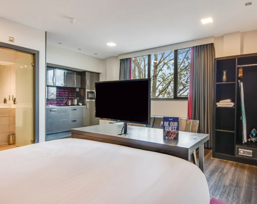 Image of Iconinc Roomzzz @ Chester