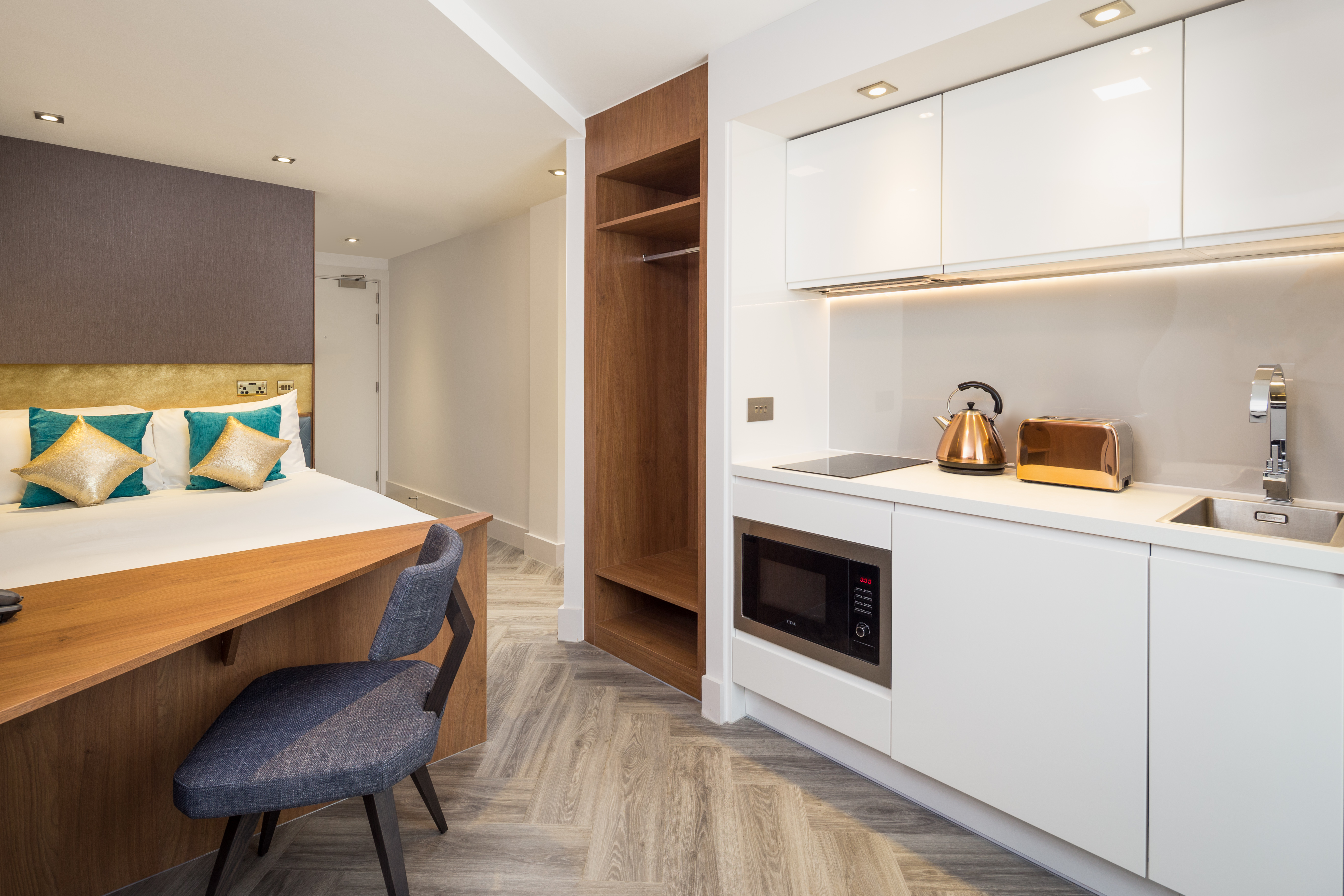 Image of Iconinc @ Roomzzz - Stratford, London