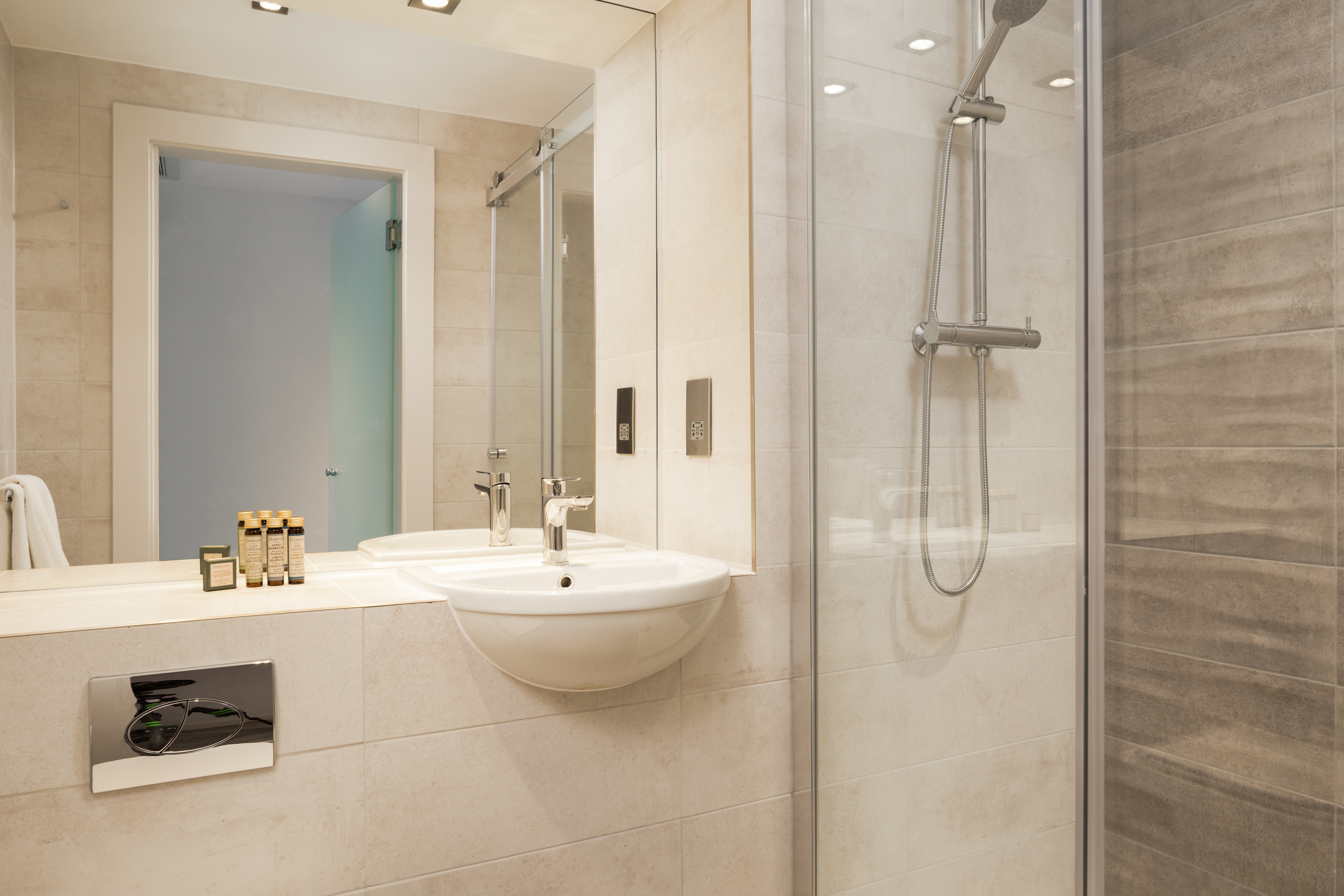 Image of Iconinc @ Roomzzz - Stratford, London