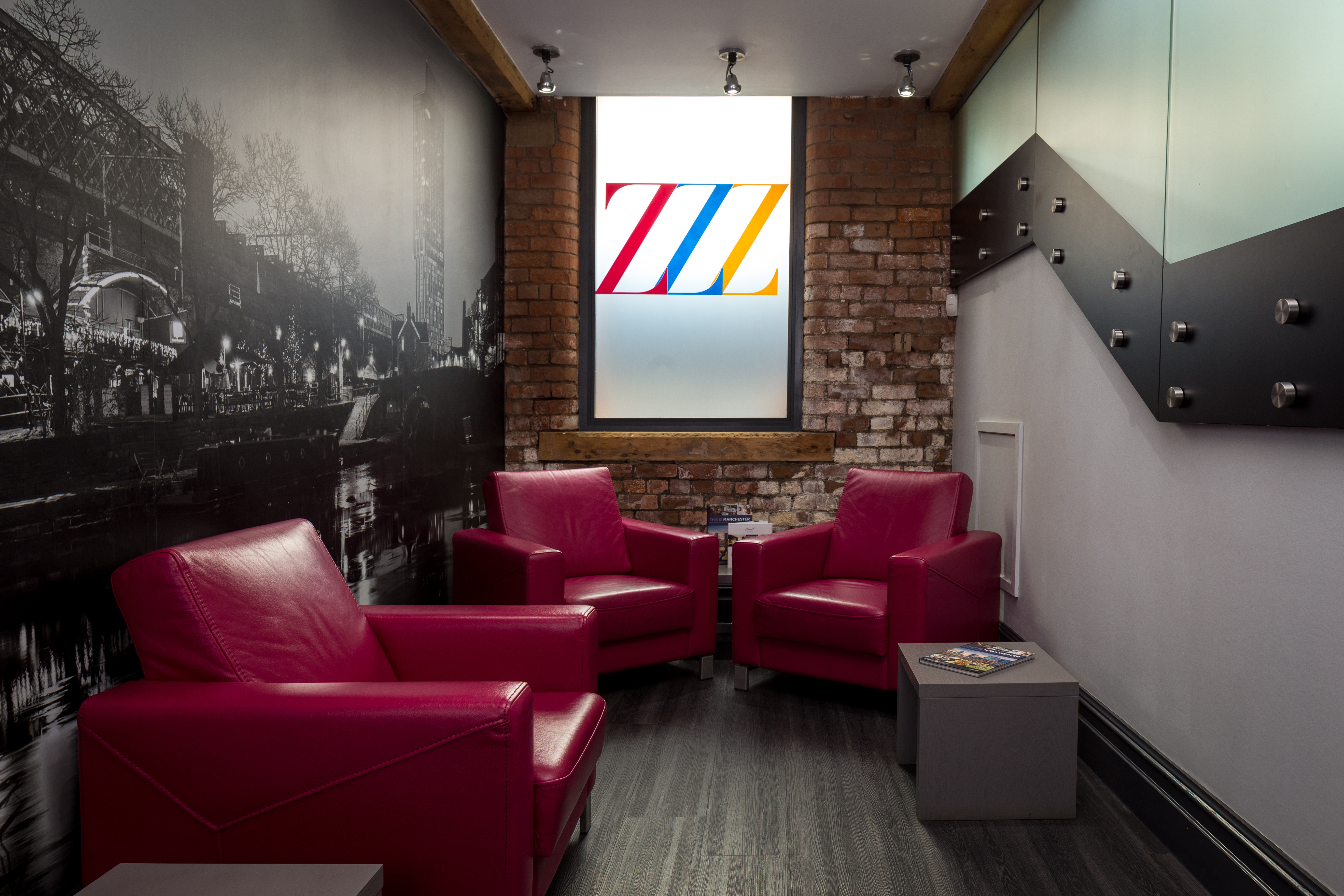 Image of Iconinc @ Roomzzz - Manchester City