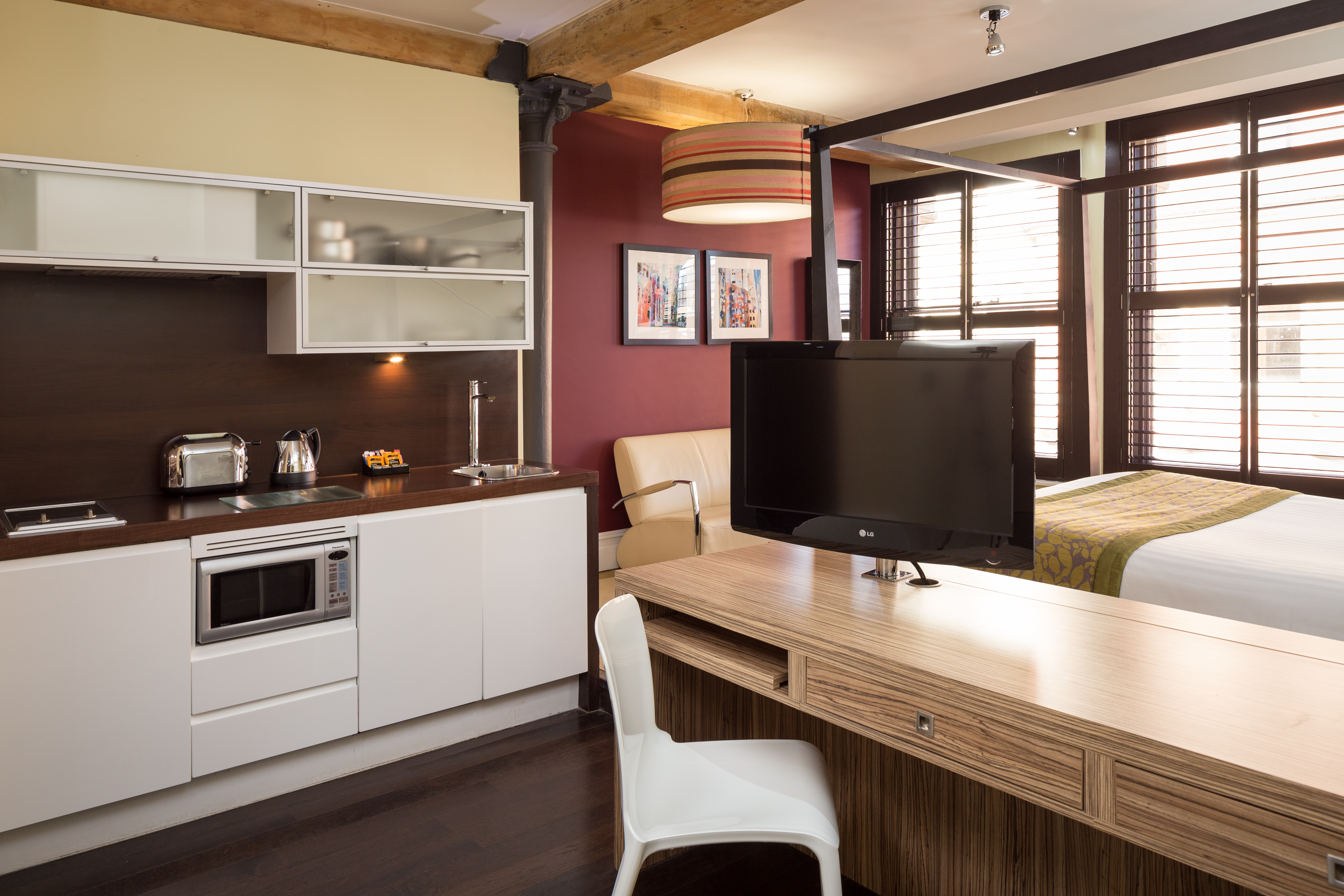 Image of Iconinc @ Roomzzz - Manchester City