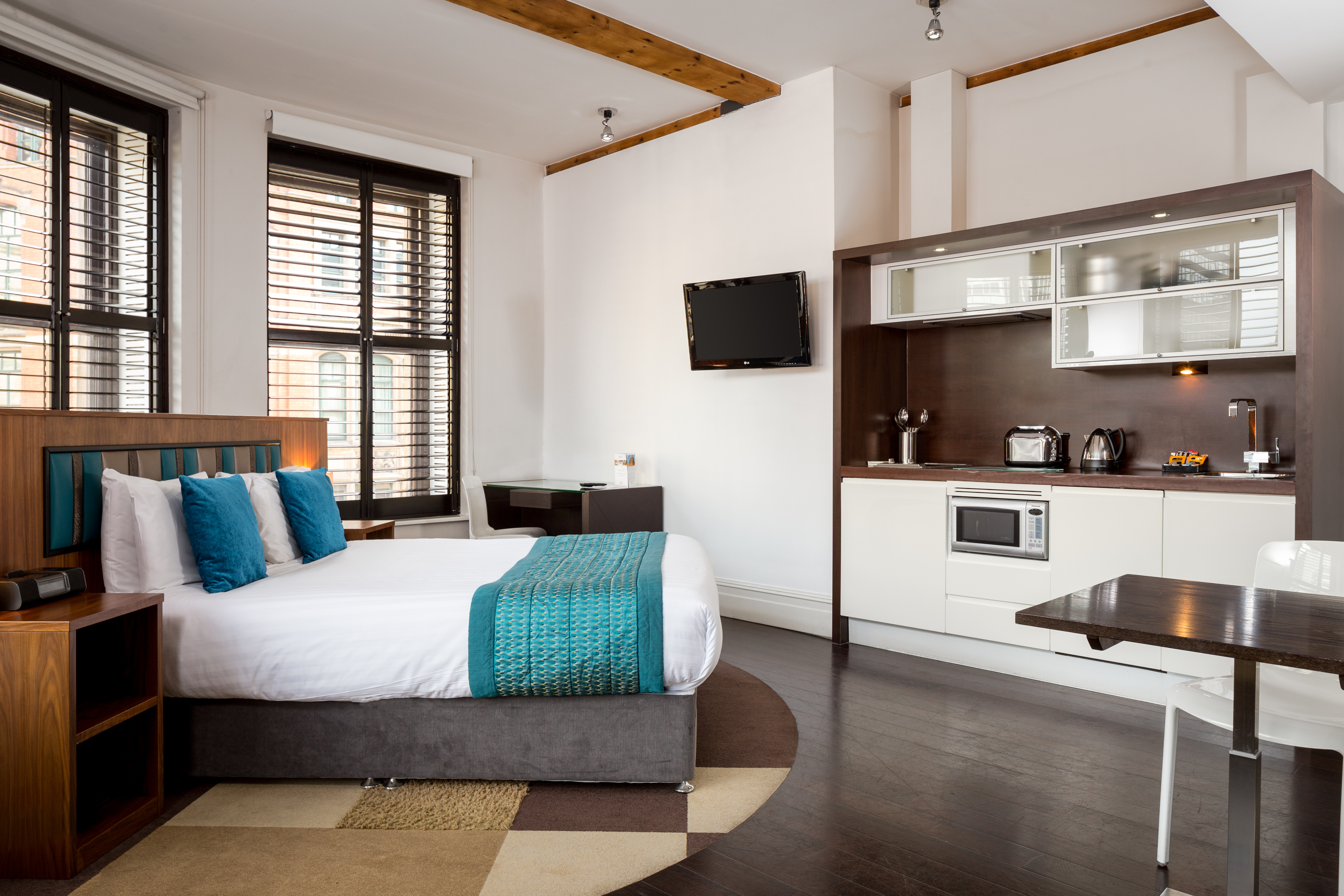 Image of Iconinc @ Roomzzz - Manchester City