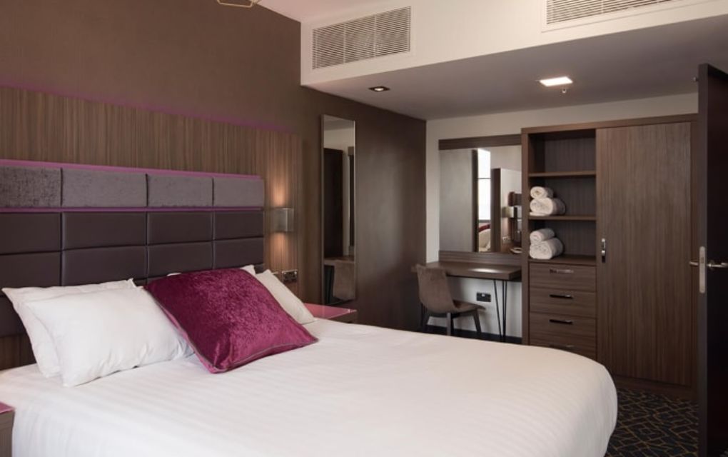 Image of Iconinc @ Roomzzz - Manchester Victoria