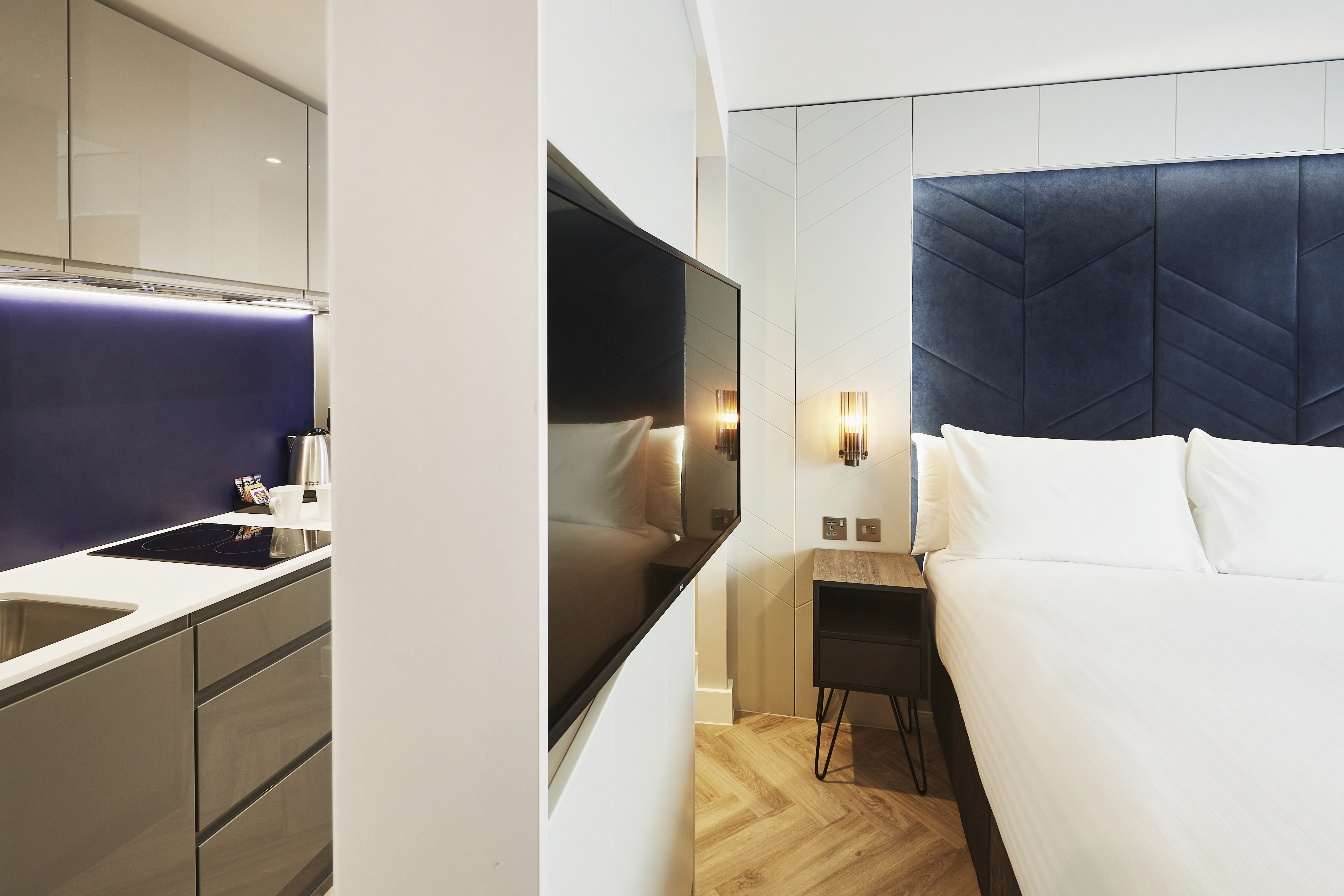 Image of Iconinc @ Roomzzz - Newcastle