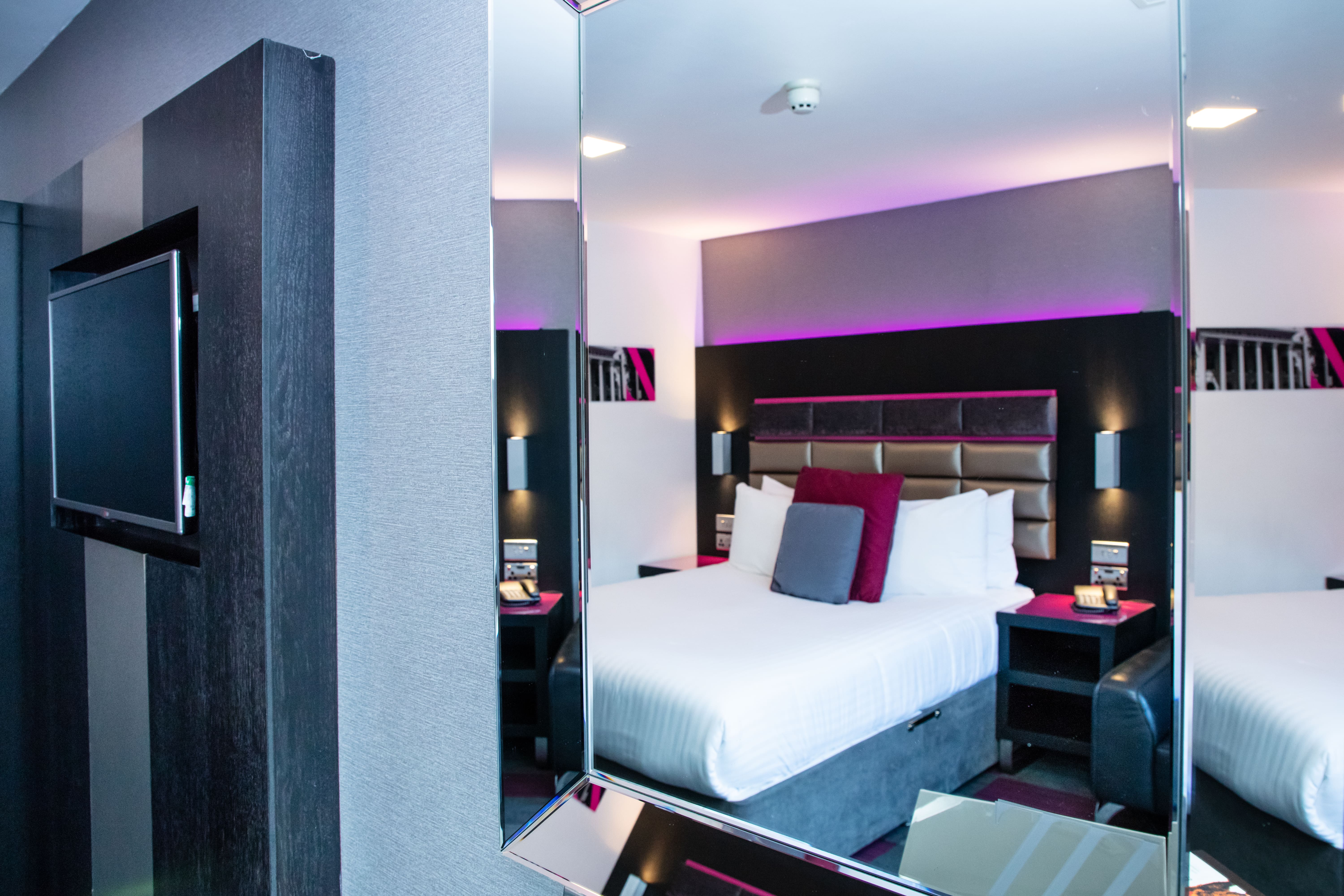 Image of Iconinc @ Roomzzz - Nottingham