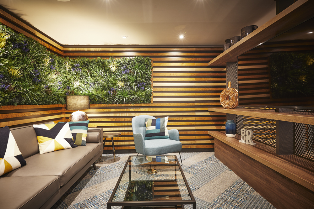 Image of Iconinc @ Roomzzz - York