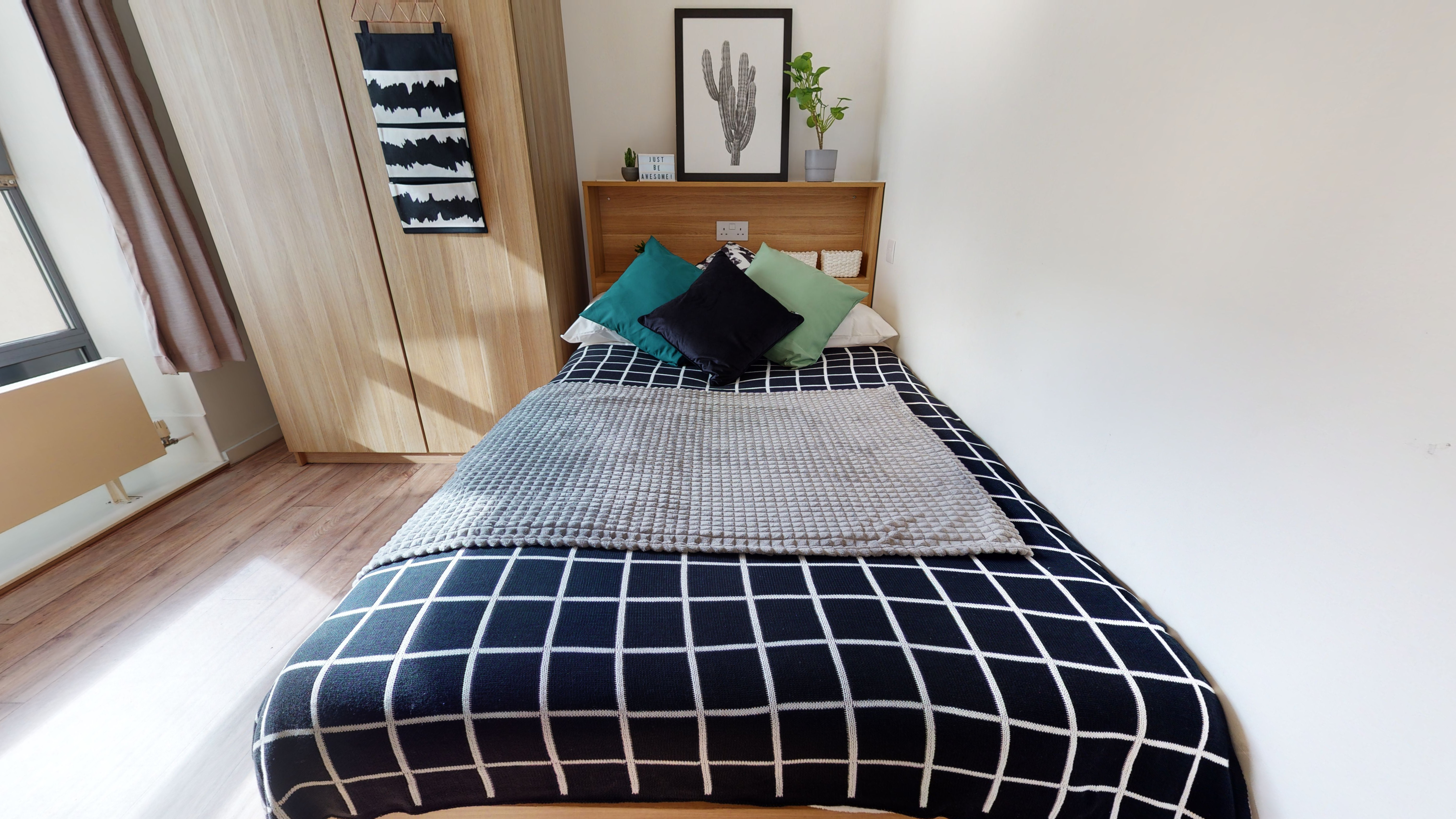 Image of iQ Sterling Court, London