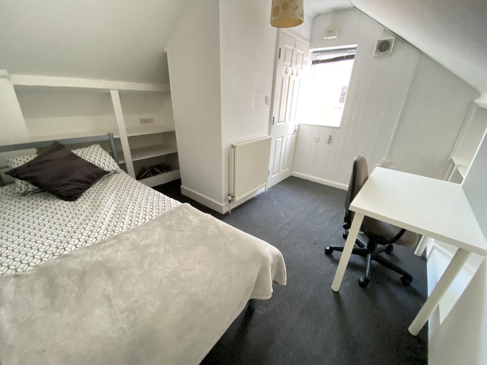 Image of Lower Court Road, London