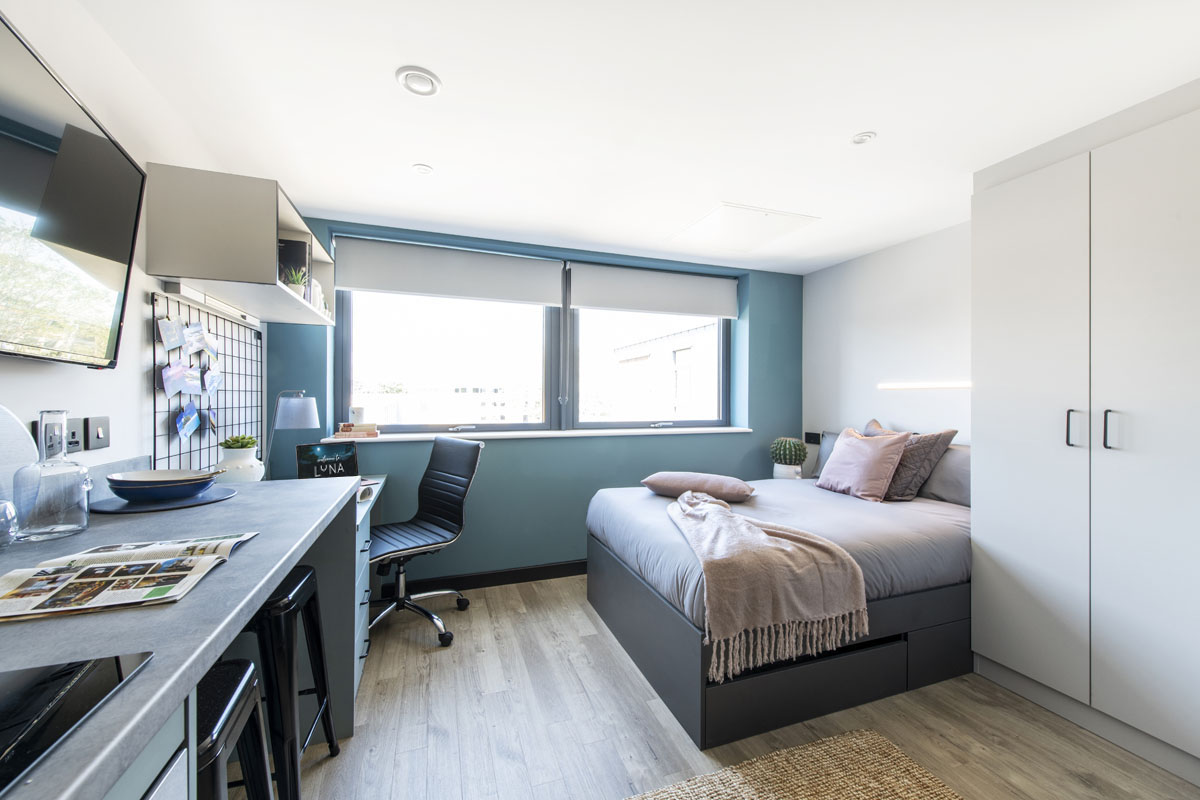 Image of Luna, Hatfield