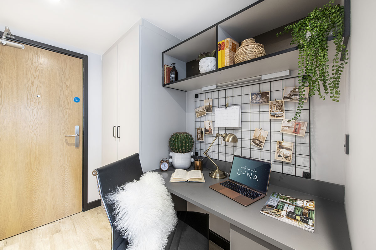 Image of Luna, Hatfield