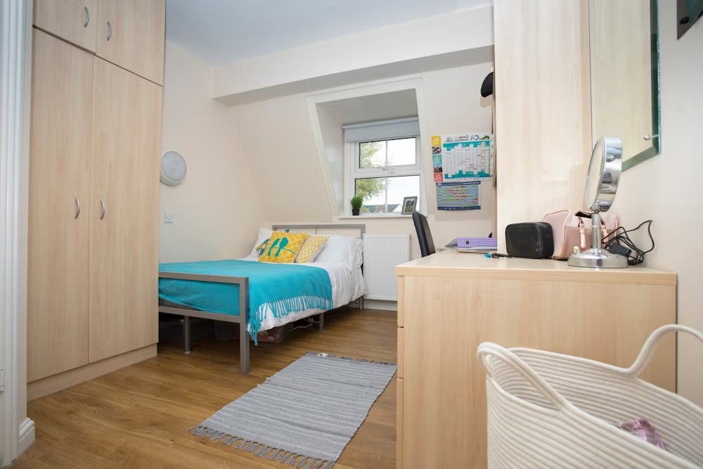 Image of Oxney House & Gardens, Manchester