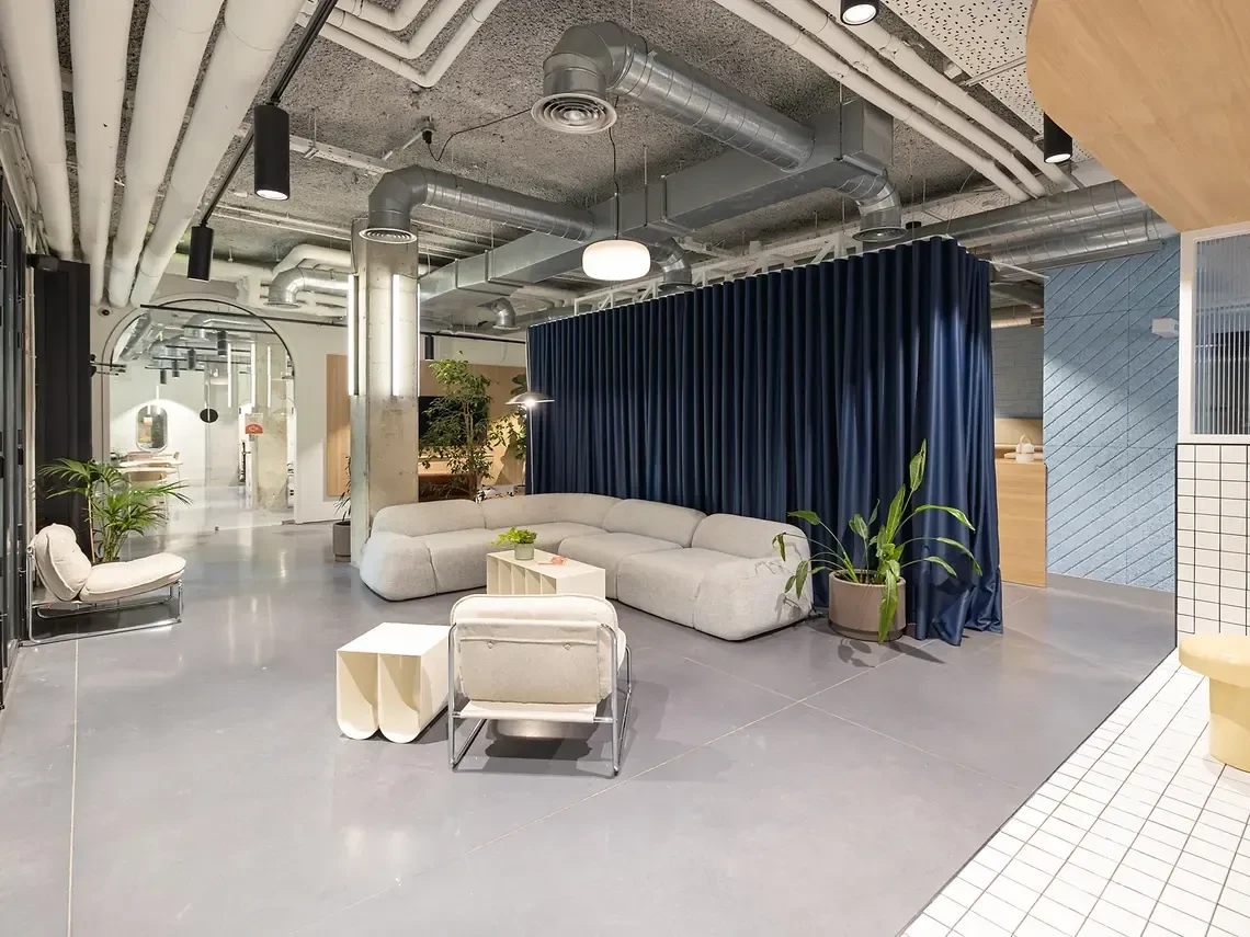 Executive Studio - image 18