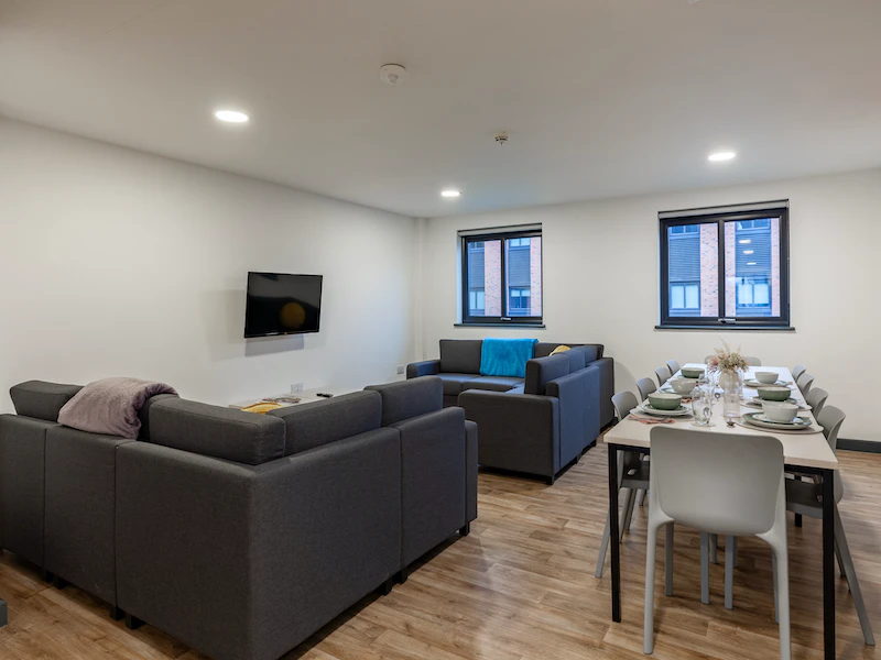 Image of Red Queen, Coventry