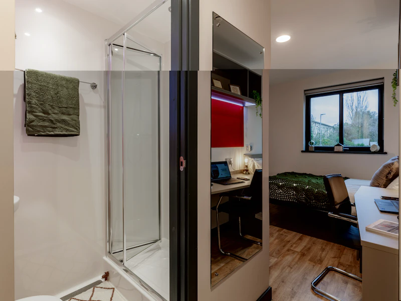 Image of Red Queen, Coventry