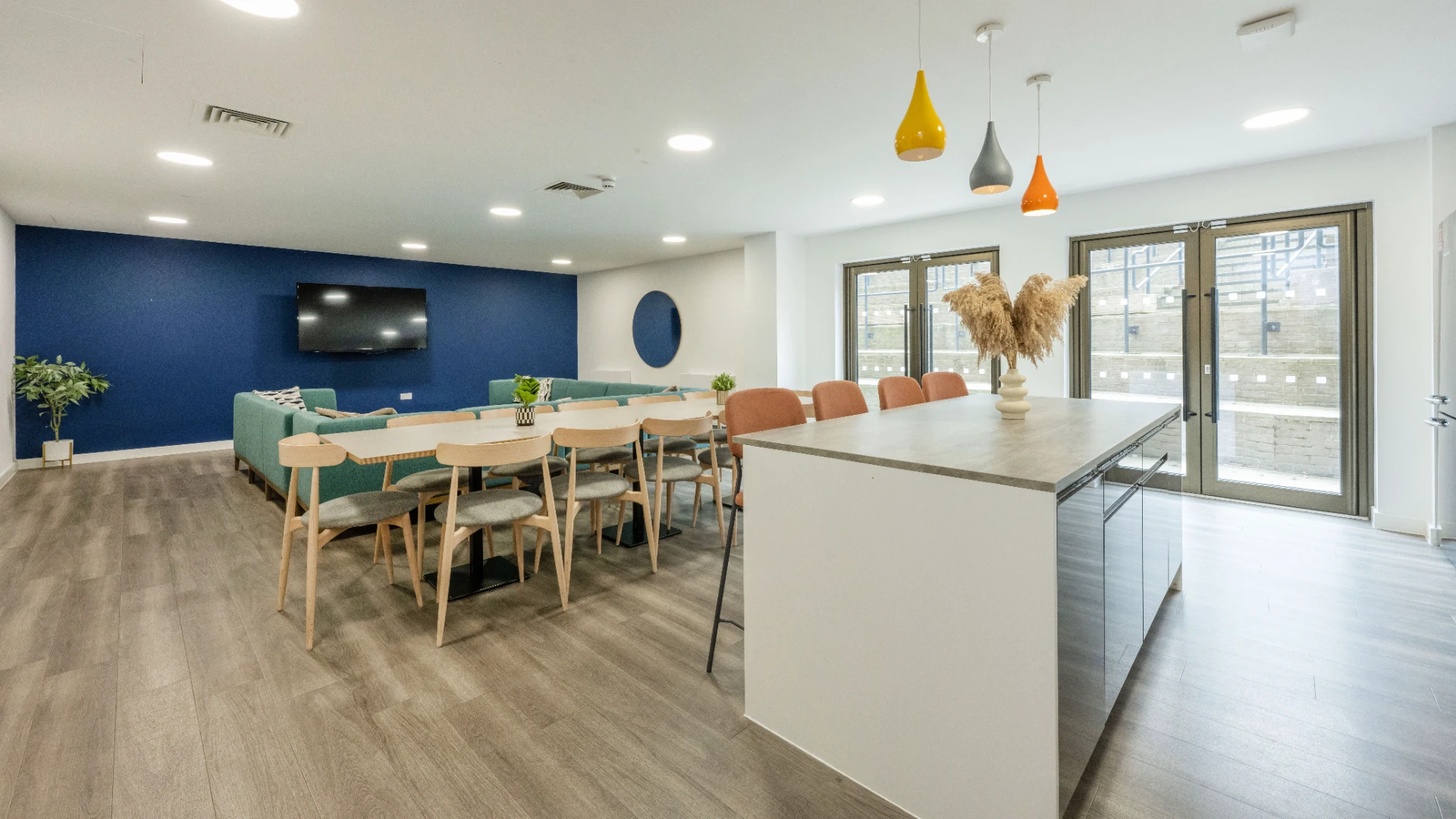Club En-suite - image 17