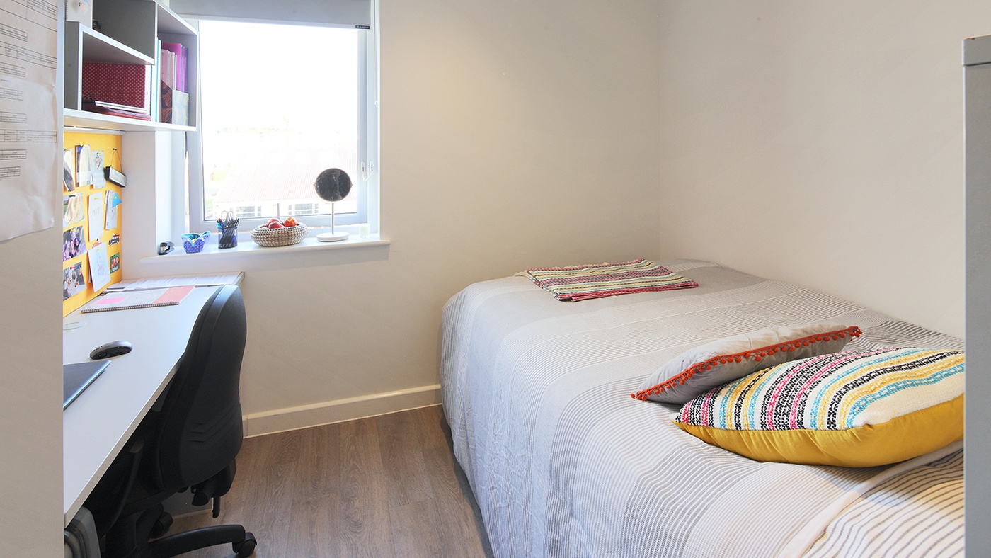 Image of Riverside Way, Winchester