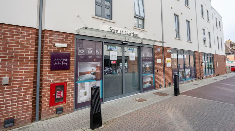 Image of Straits Garden, Egham