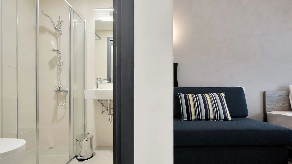 Double Room - image 21