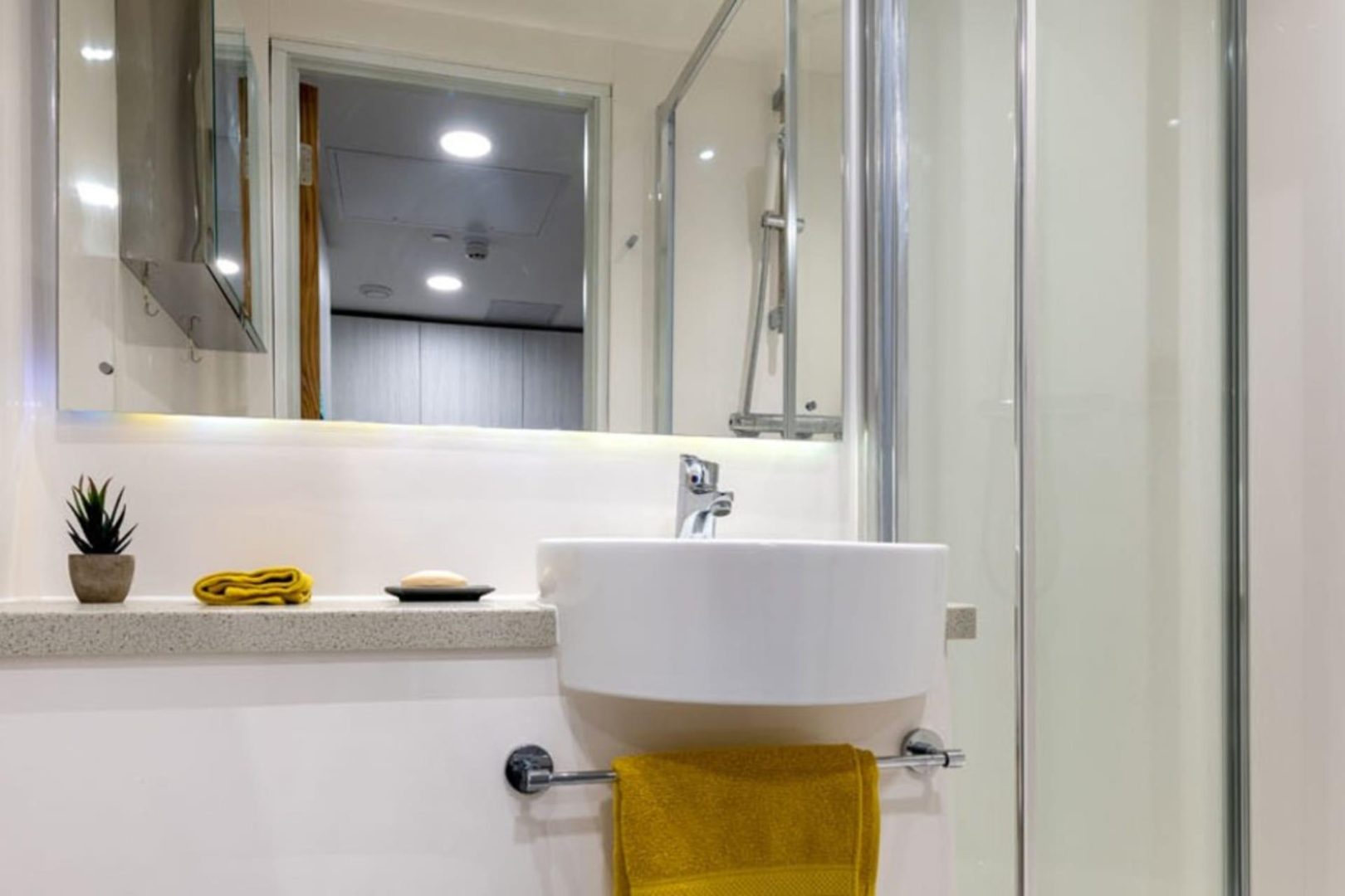 2 Bed Apartment - image 7