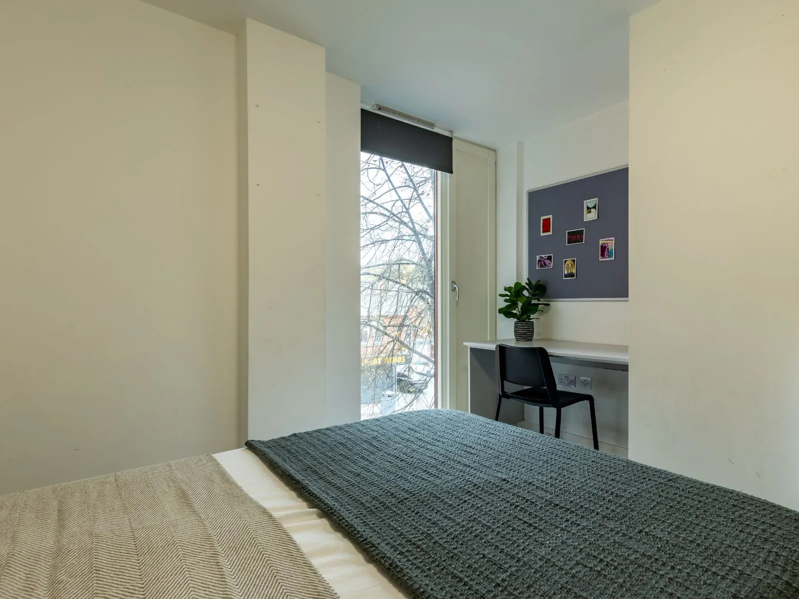 2 Bed Apartment En Suite - image 9