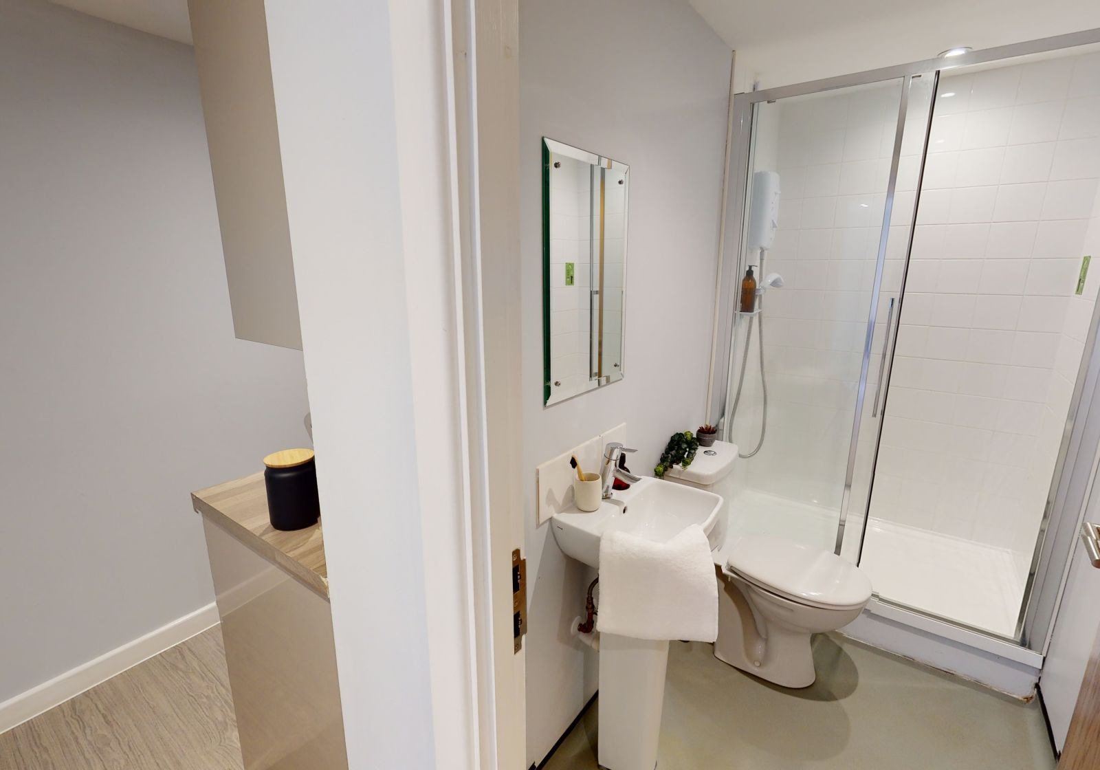 2 Bed Apartment - image 7