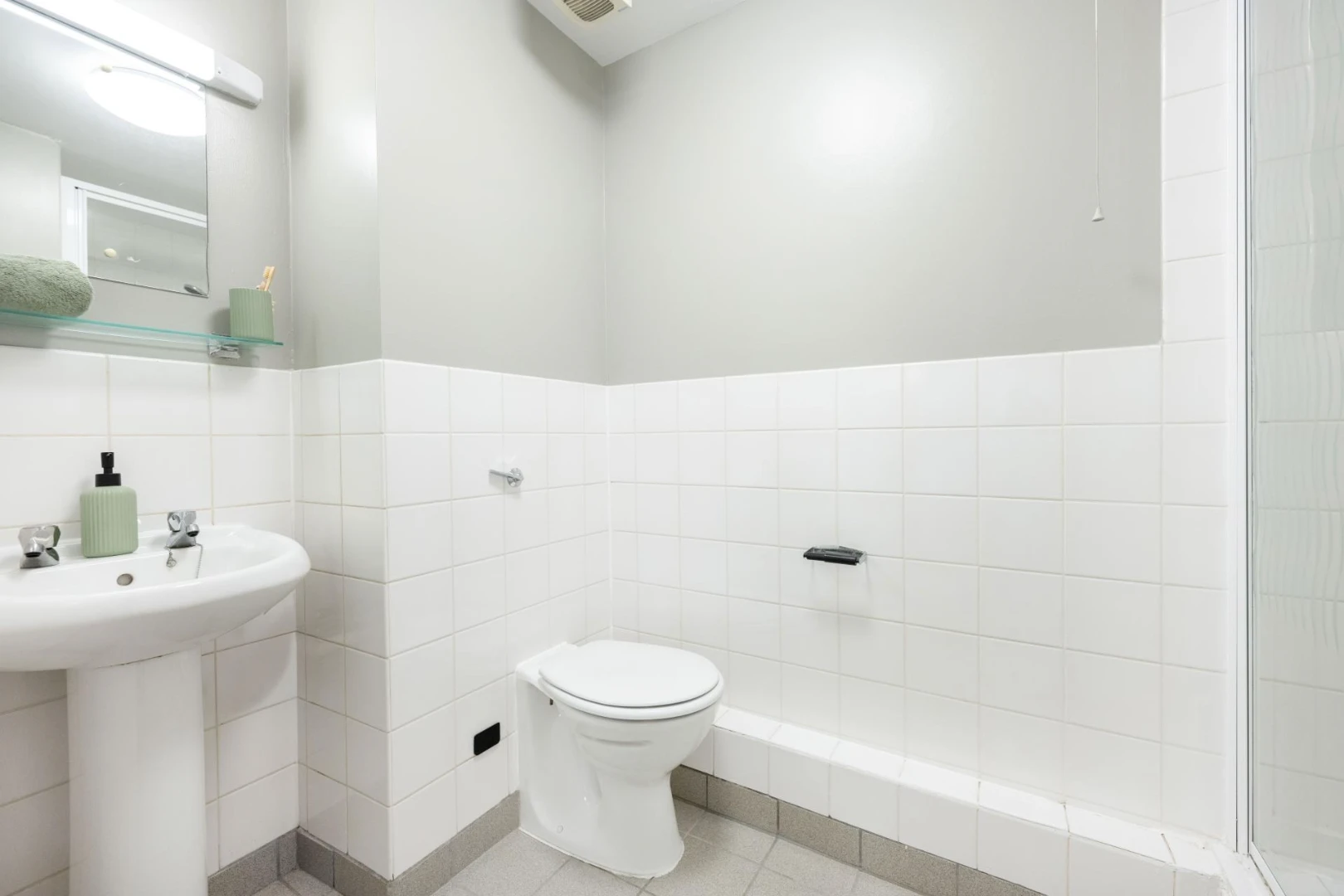 3 Bed Ensuite - image 8
