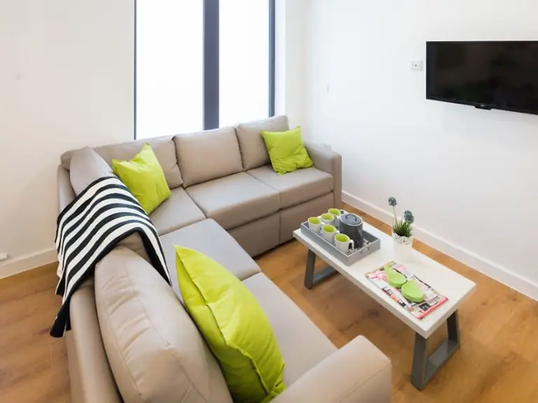 4 Bed Ensuite - image 11