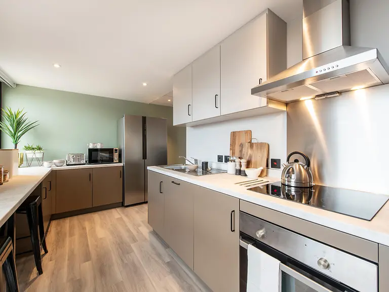 Standard 5 Bed Apartment - image 7