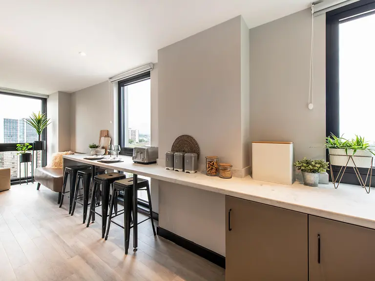 Standard 5 Bed Apartment - image 8
