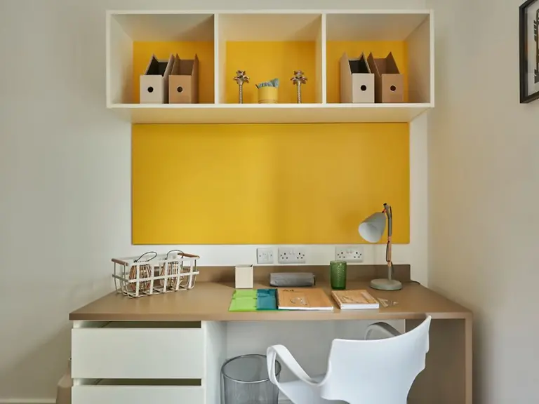 5 Bed En-suite Upper Floors - image 9