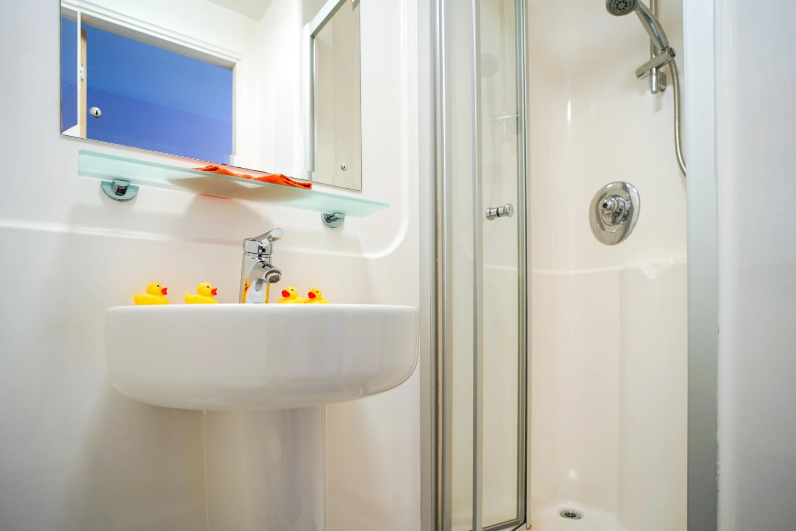 5 Bed Gold Ensuite - image 7
