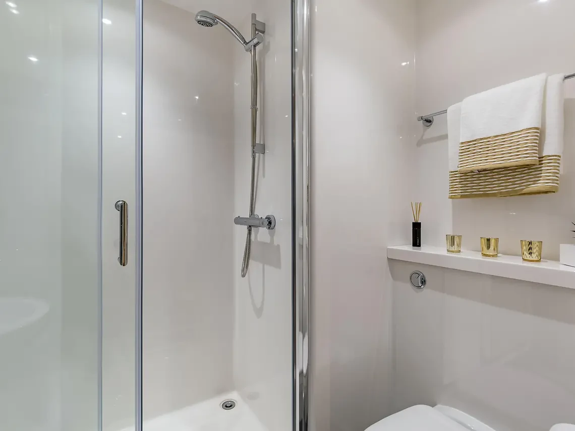 5 Bed Standard Studio - image 7