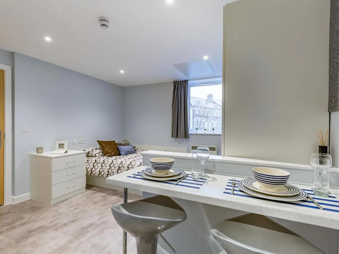 5 Bed Standard Studio - image 8