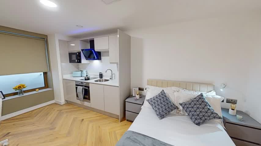 5 Bedroom Apartment (Large Room) - image 9