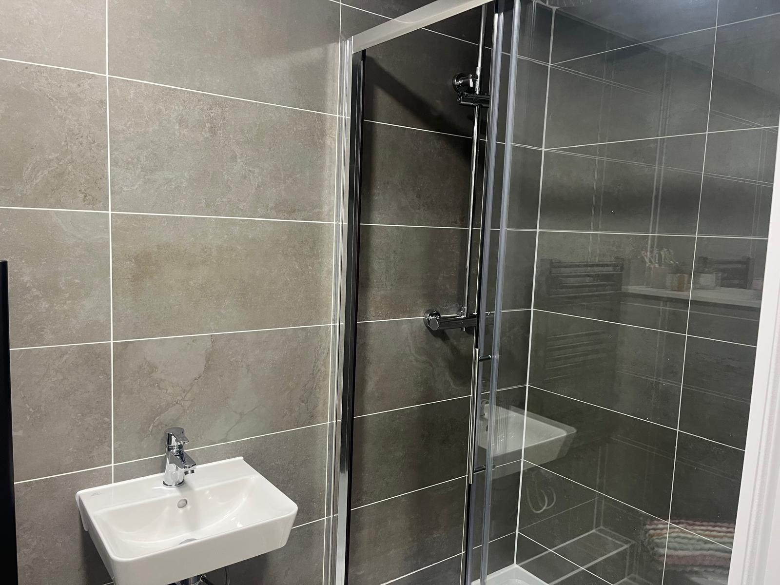 5 Bedroom Apartment (Large Room) - image 22