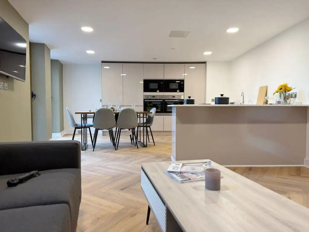 5 Bedroom Apartment (Standard Room) - image 22