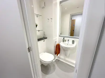Classic Plus En-suite (5-6-8 Bed) - image 9