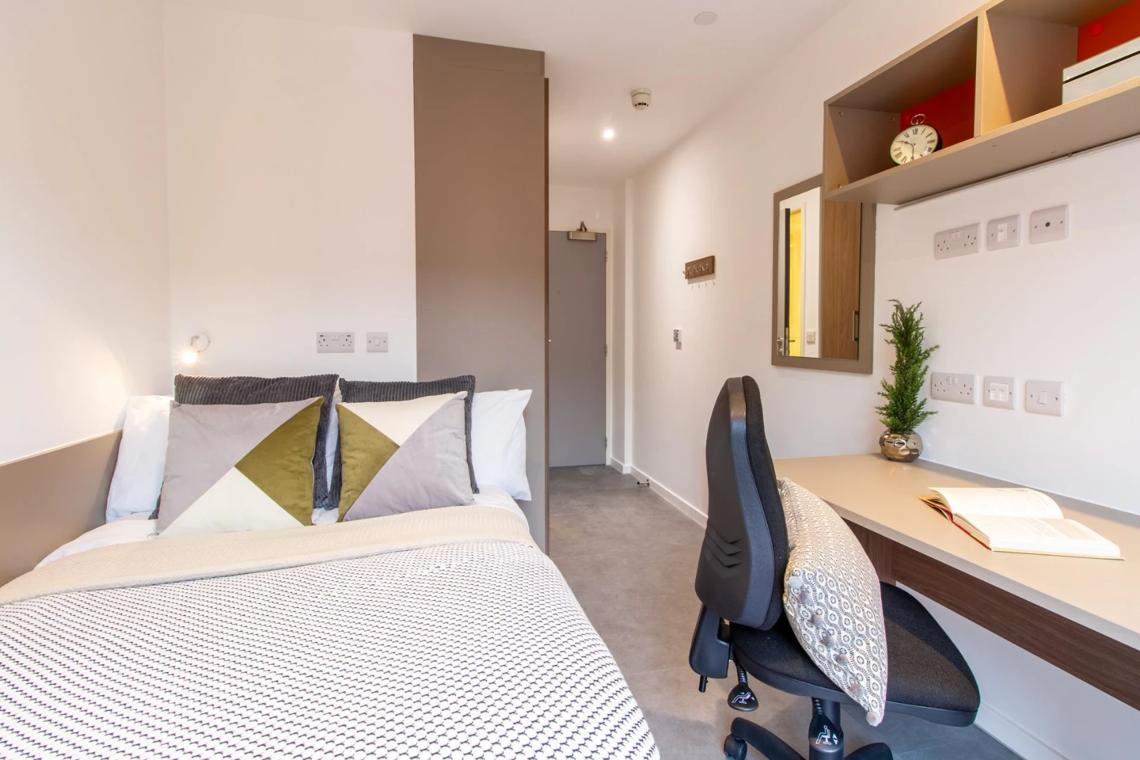6 Bed En-suite - image 7