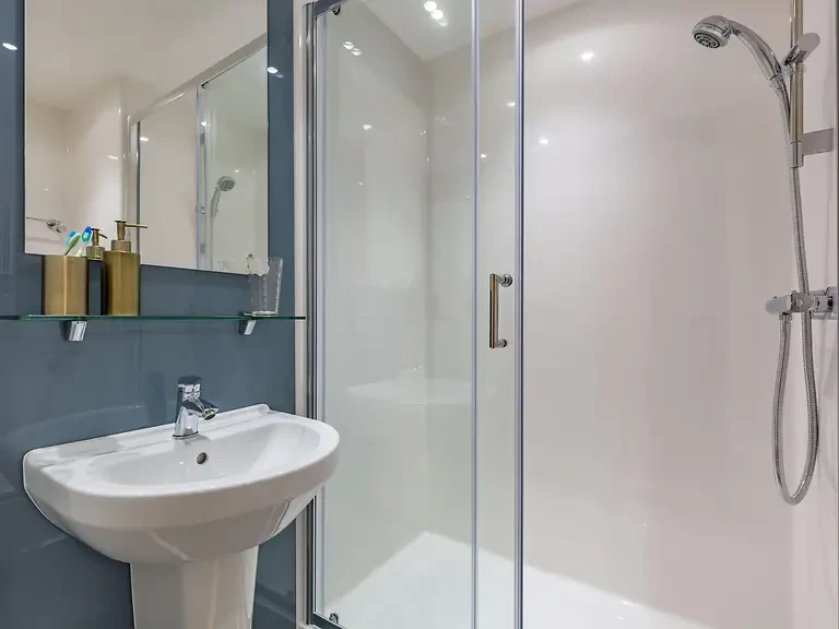 6 Bed Standard En-suite - image 7