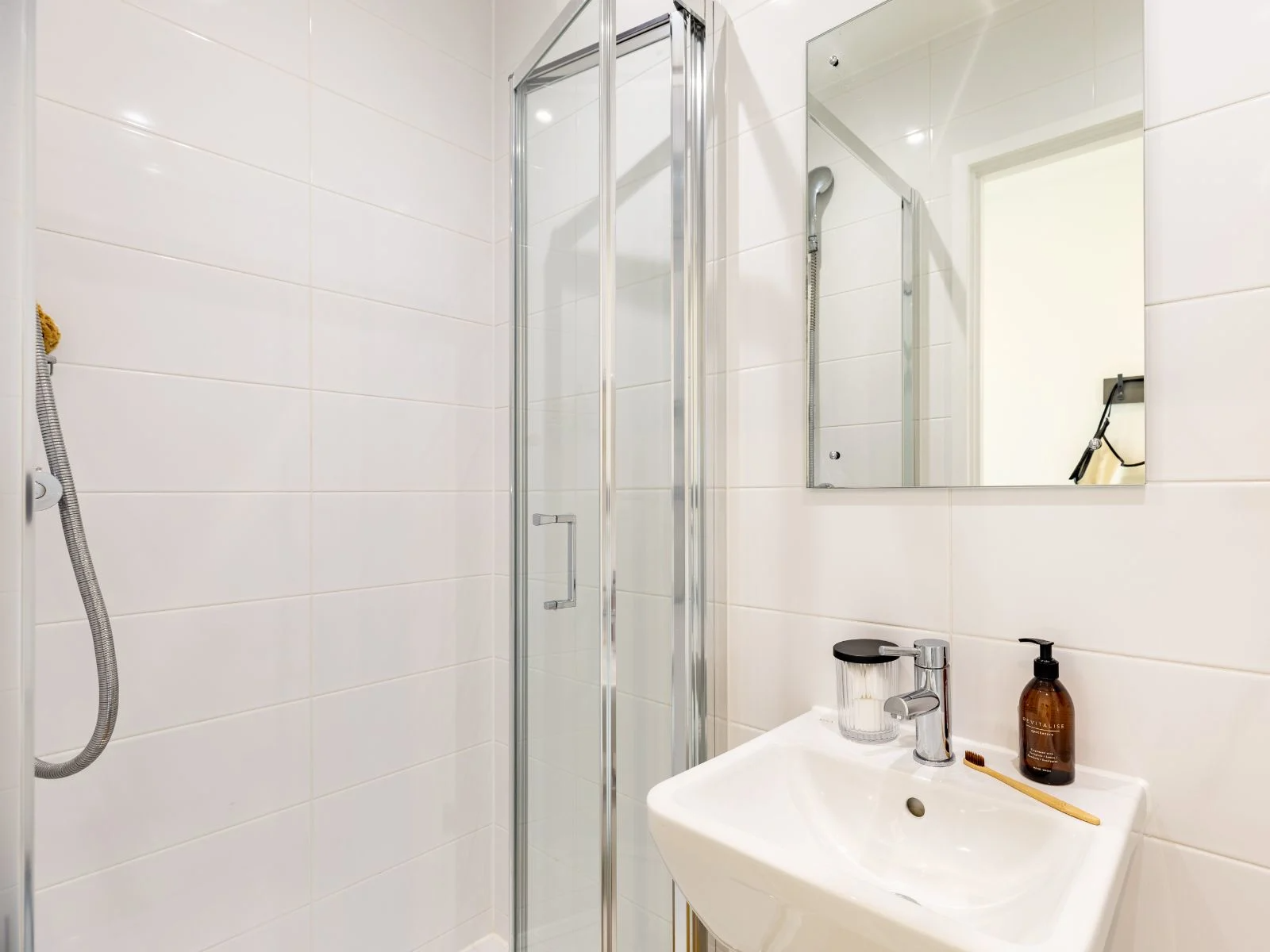 Bronze En Suite - image 7