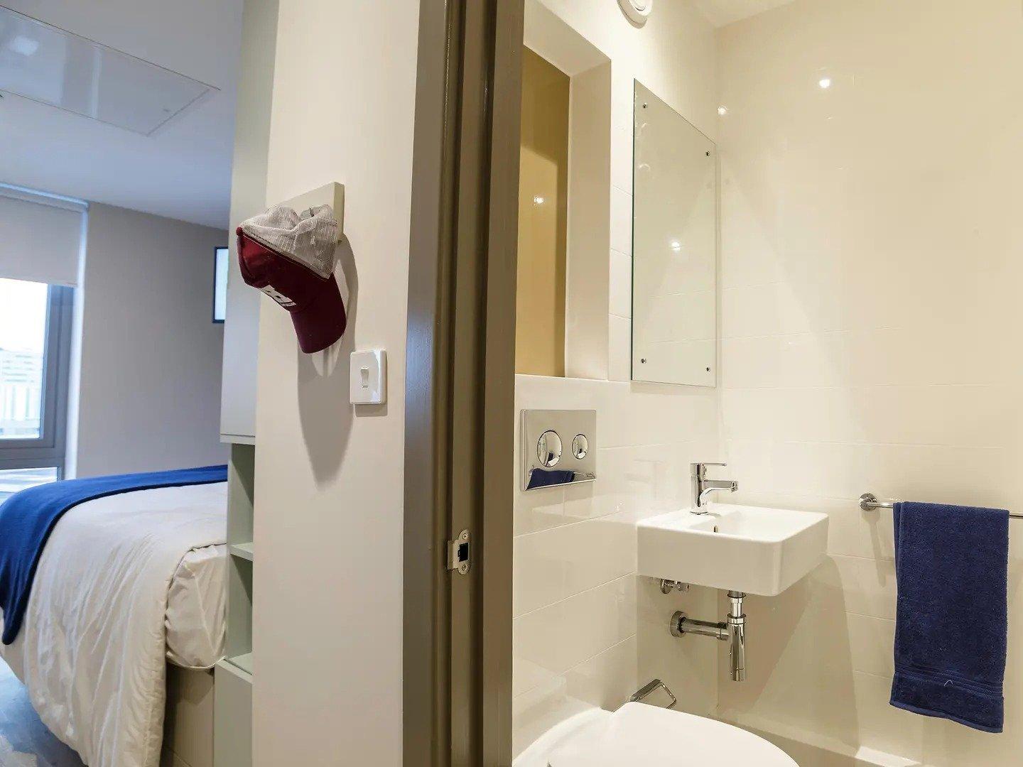 8 Bed En-suite - image 8