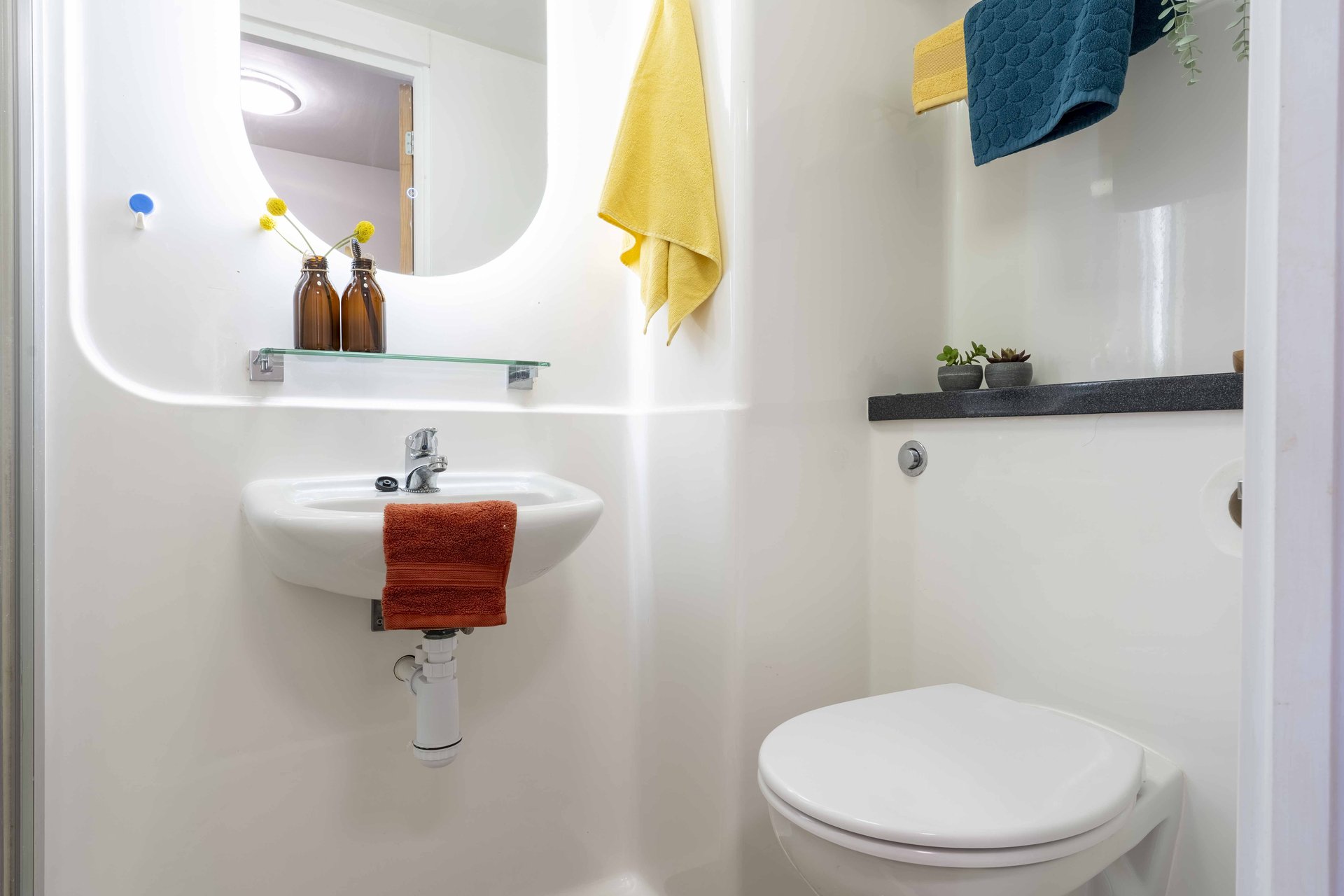 Bronze En Suite - image 8