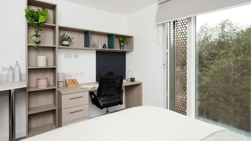 Bronze Studio - image 11