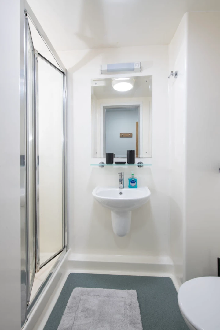 Bryson Court - Premium Studio - image 10