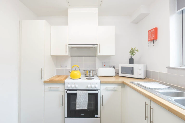 Bryson Court - Premium Studio - image 7