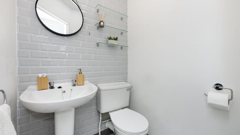 Classic 1 Bed Apartment - image 7