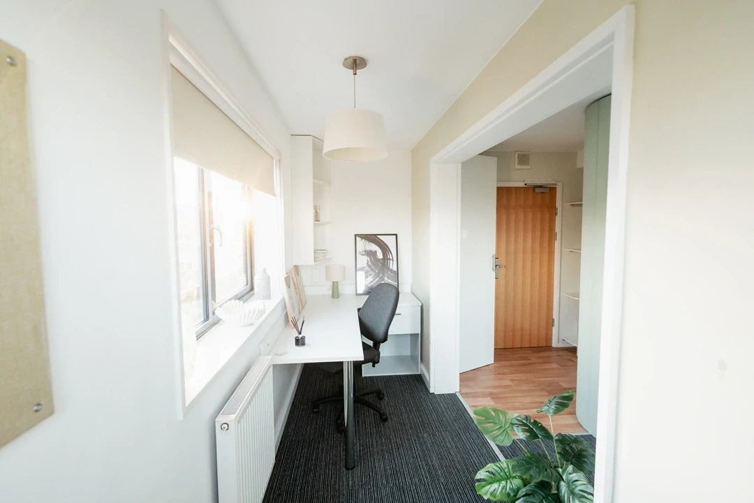 Classic 4 Bed Ensuite - image 9