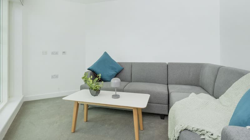 Classic 5/6 Bed Ensuite - image 11