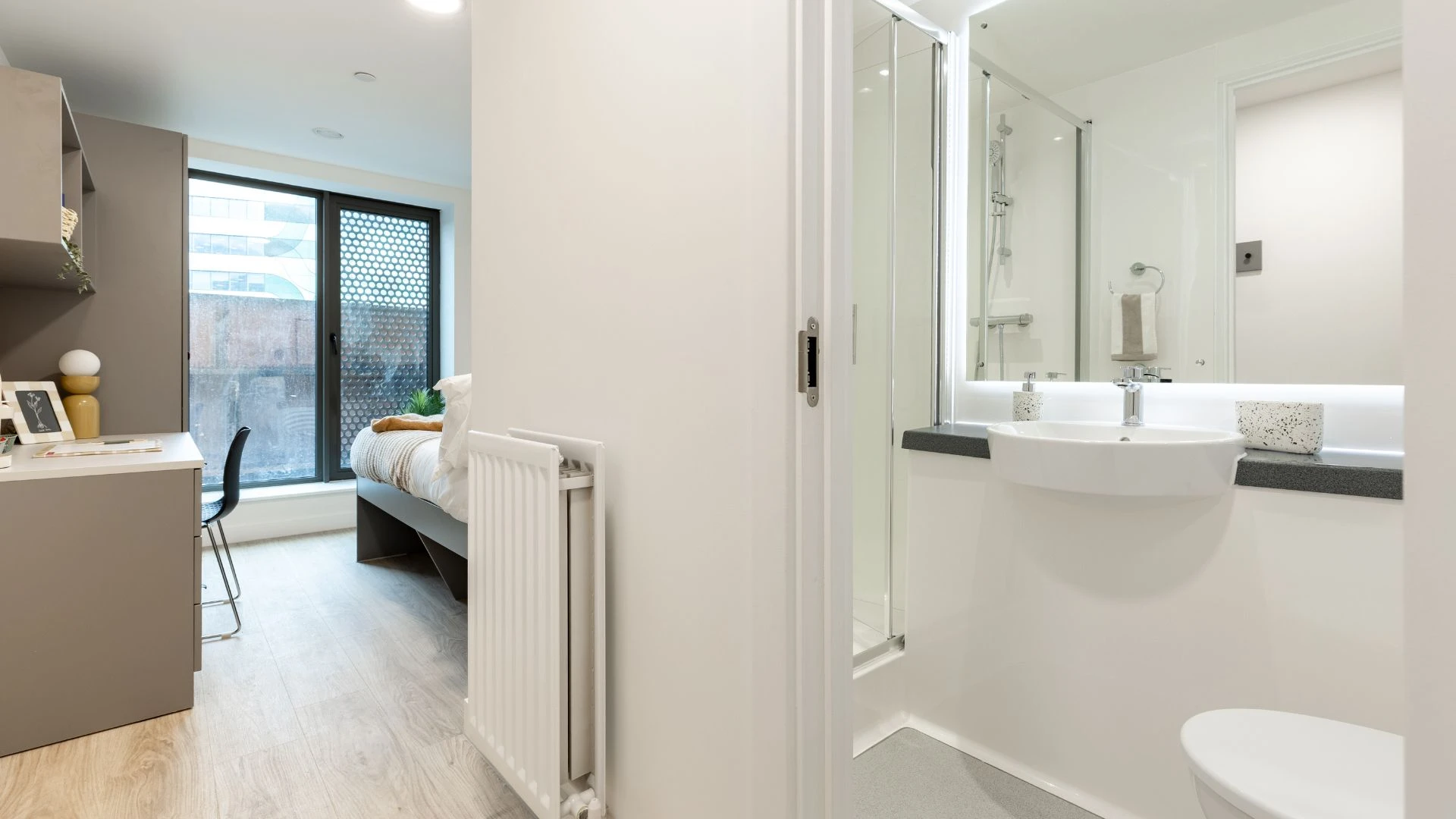 Classic 8 Bed Ensuite - image 8